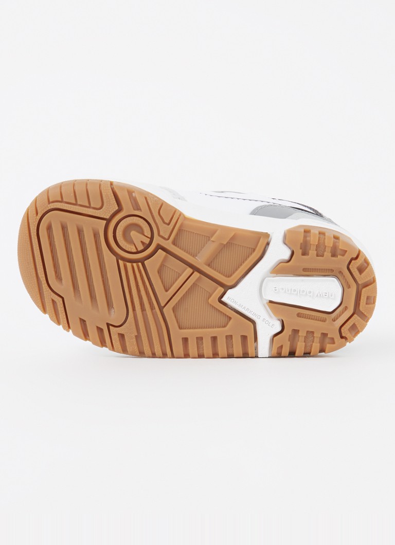 New Balance 550 -lenkkarit mokkanahkaisilla yksityiskohdilla
