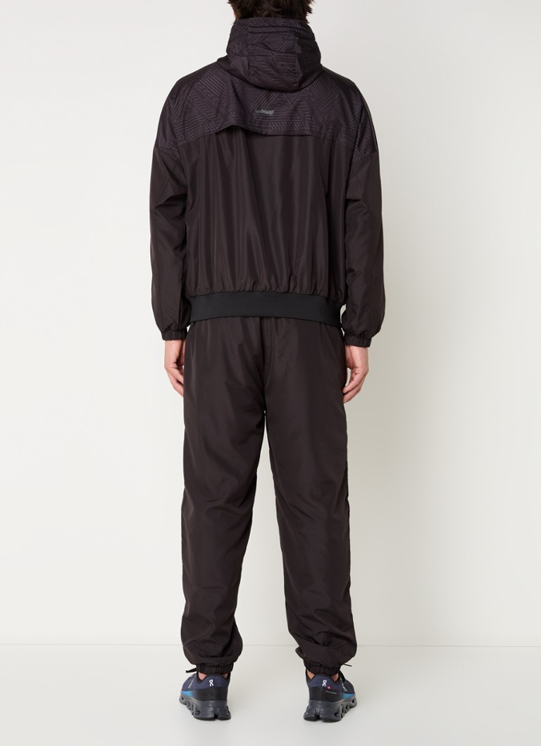 Trening Emporio Armani cu logo și buzunare laterale.