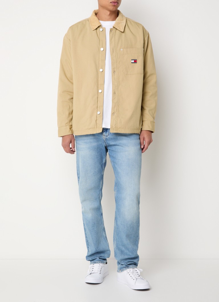 Kurtka Tommy Hilfiger z kieszenią na piersi i miękką podszewką.