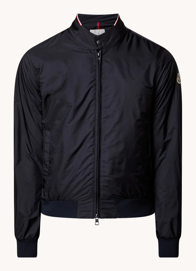 Geacă impermeabilă Moncler Reppe cu buzunare laterale.
