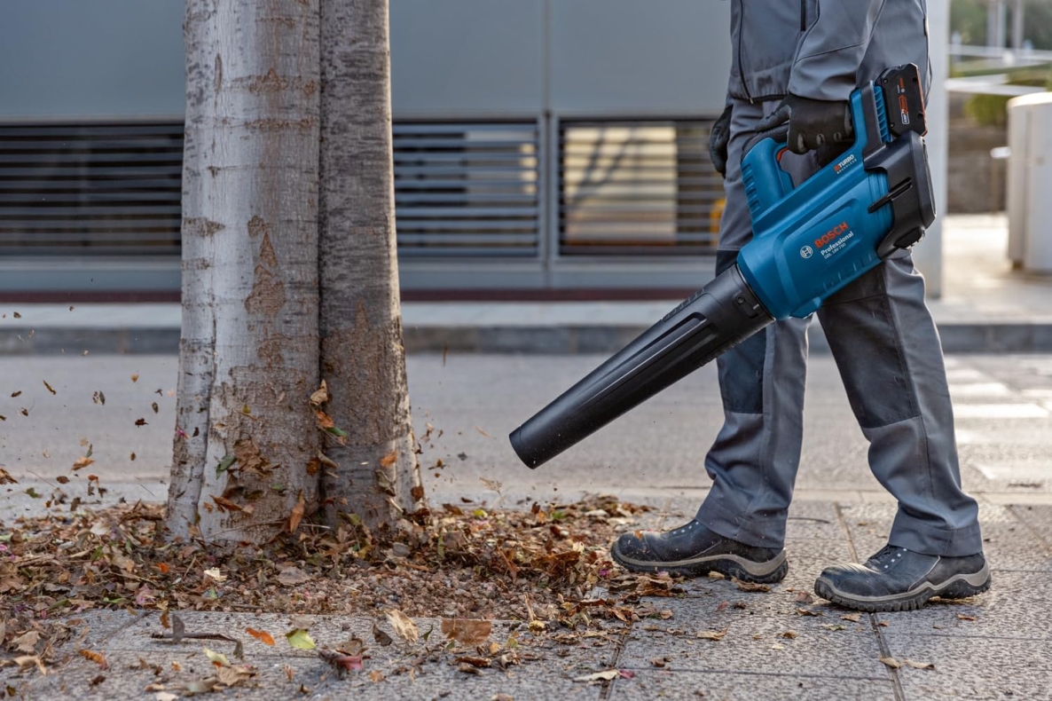 Bosch Blue 06008D2000 GBL 18V-750 Professional akkulehtipuhallin 18V ilman akkuja ja laturia