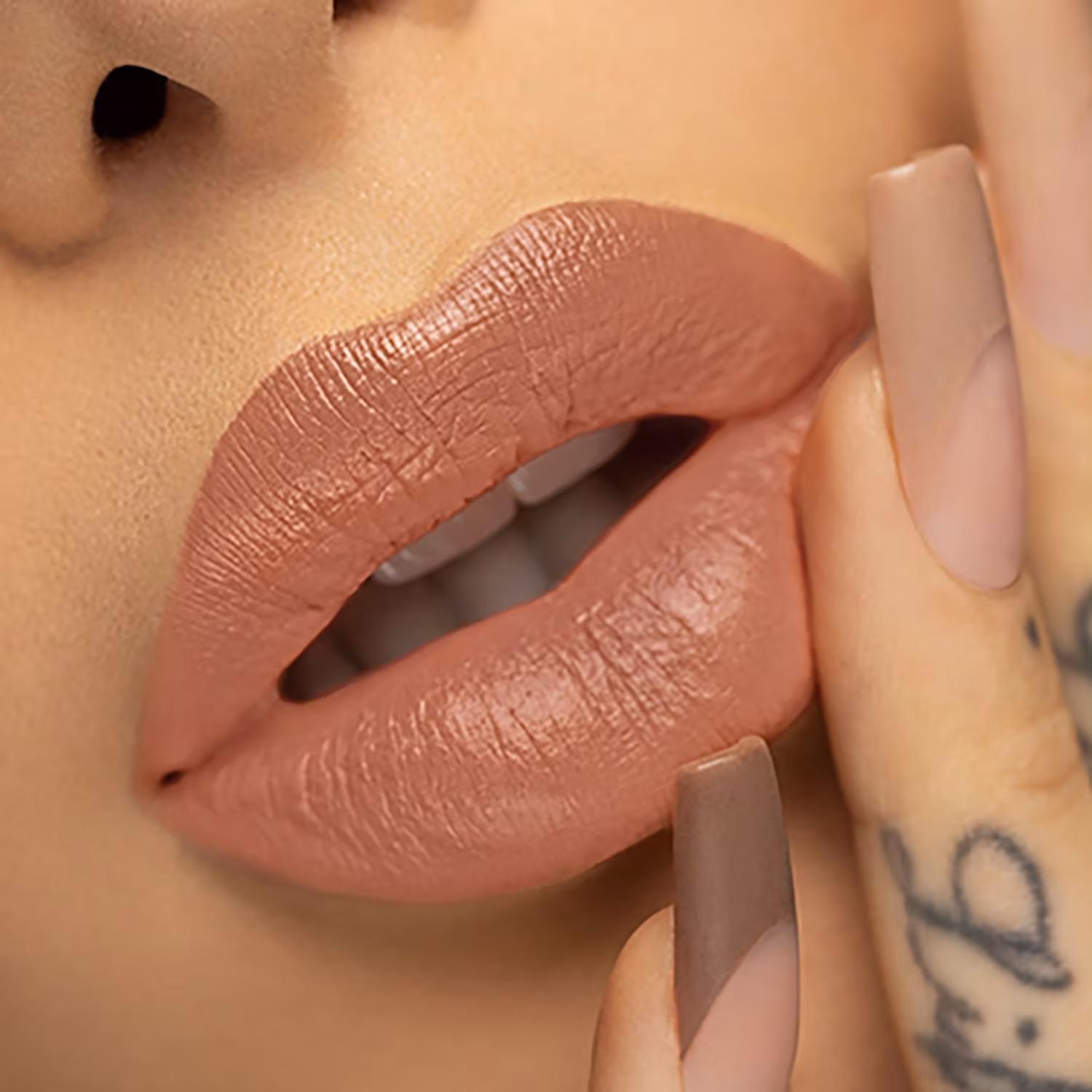 nabilla beauty Namib matt rúzs