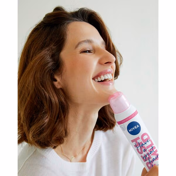 NIVEA Fresh Revive 3 az 1-ben száraz sampon sötétszőke hajra 200ml