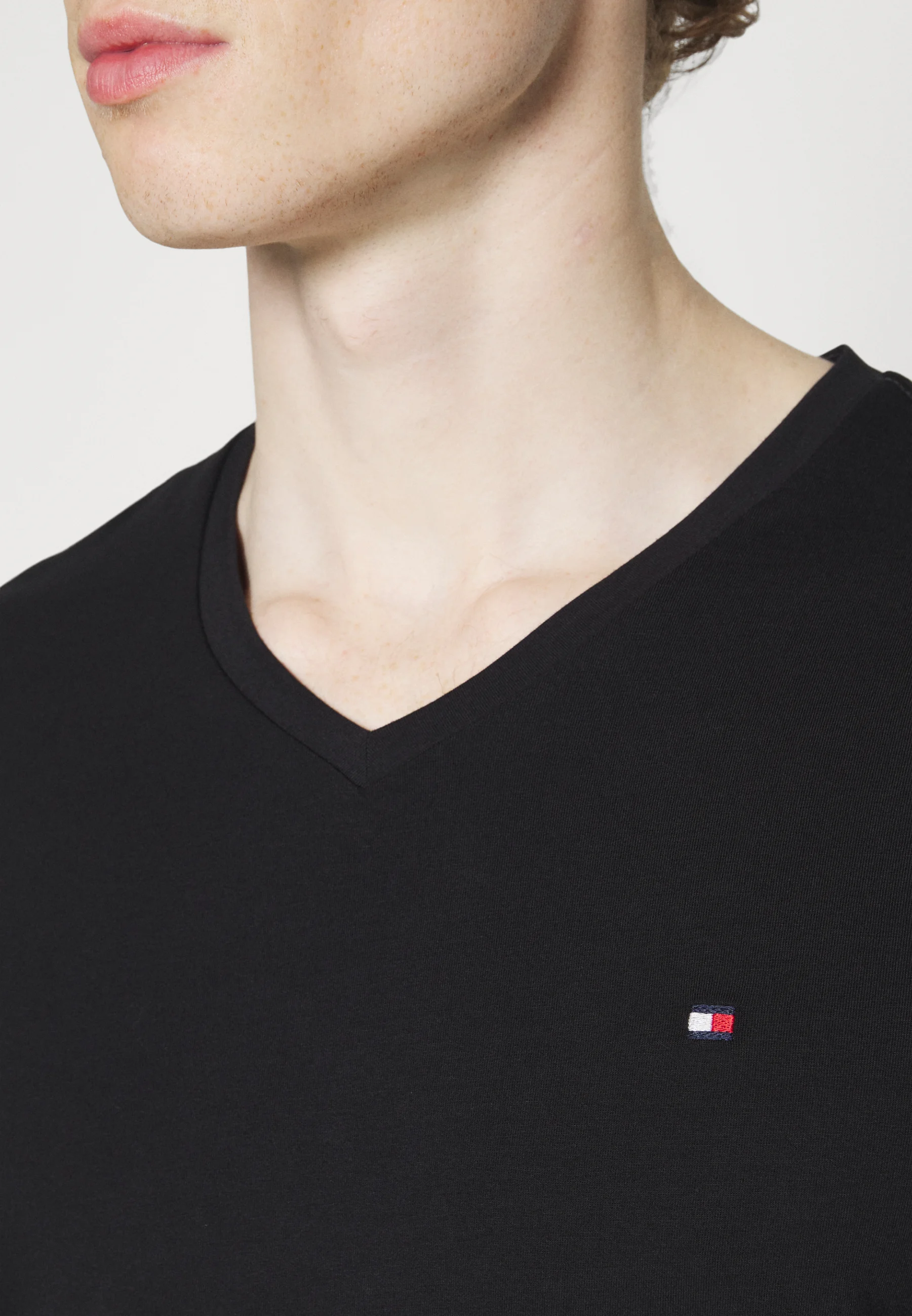 Tommy Hilfiger CORE SLIM V NECK TEE - Camiseta básica