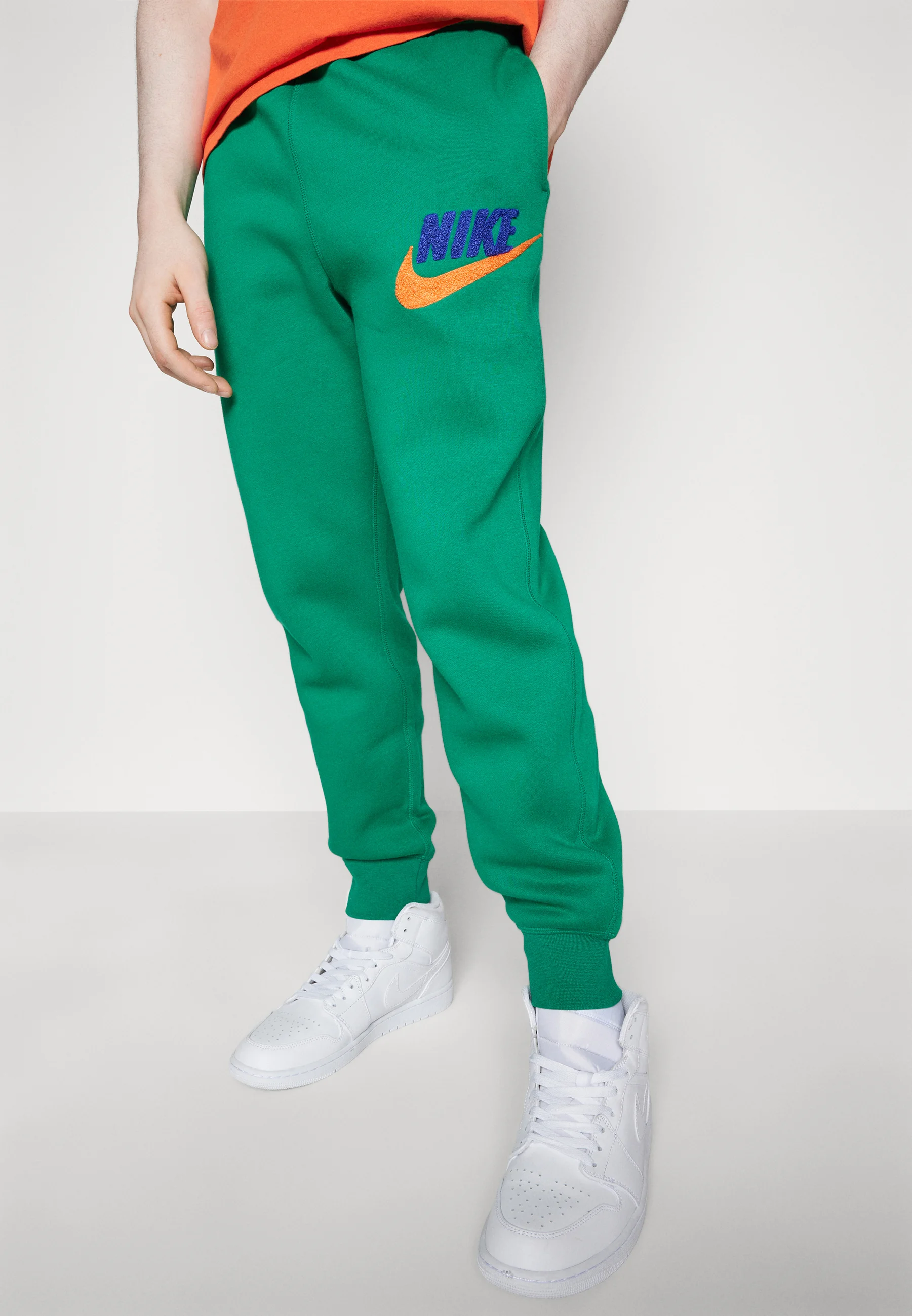 Nike Sportswear CLUB JOGGER - Pantalones de chándal