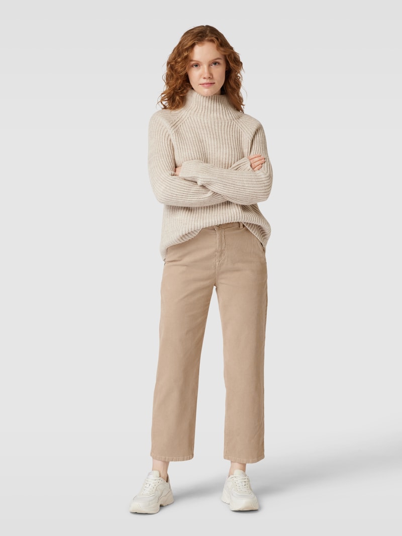 Cordhose mit Gesäßtaschen Modell 'Mokoti' in beige