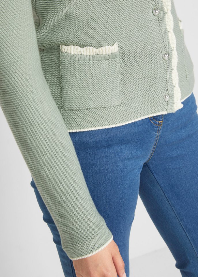 Hübsche Trachten-Strickjacke mit Stickerei