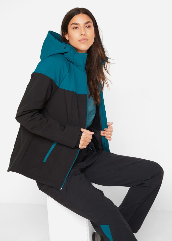 Softshelljacke mit abnehmbarer Kapuze