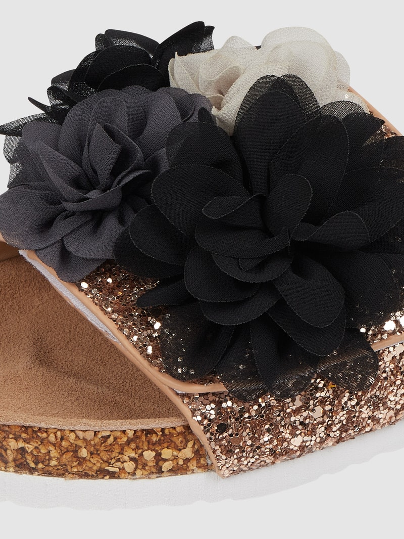 Pantolette mit Blüten-Applikationen in schwarz