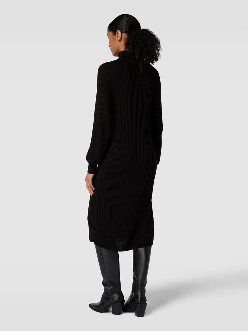 Knielanges Strickkleid mit Rollkragen Modell 'LINE' in schwarz