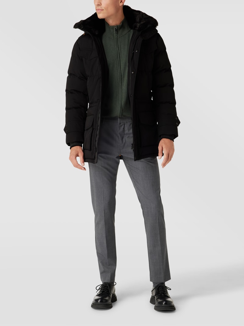Steppjacke mit Label-Patch in schwarz