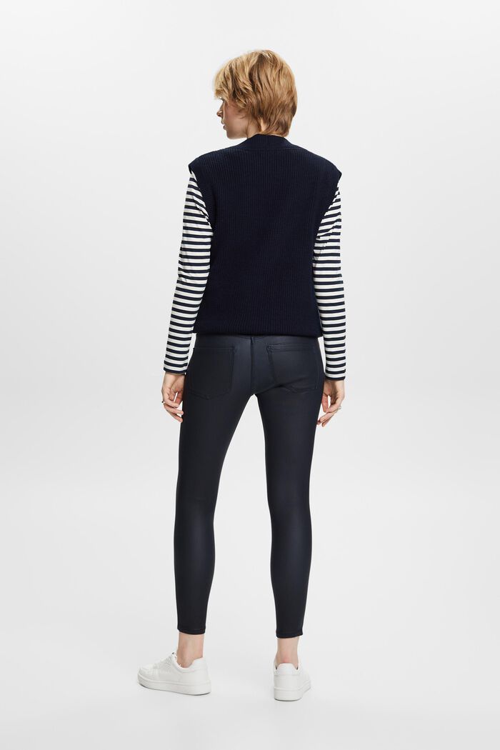 Beschichtete Hose mit schmalem Bein und mittlerer Bundhöhe