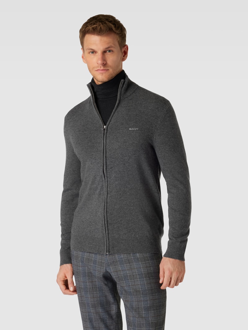 Strickjacke aus Lammwoll-Mix mit Stehkragen und Label-Stitching in anthrazit meliert