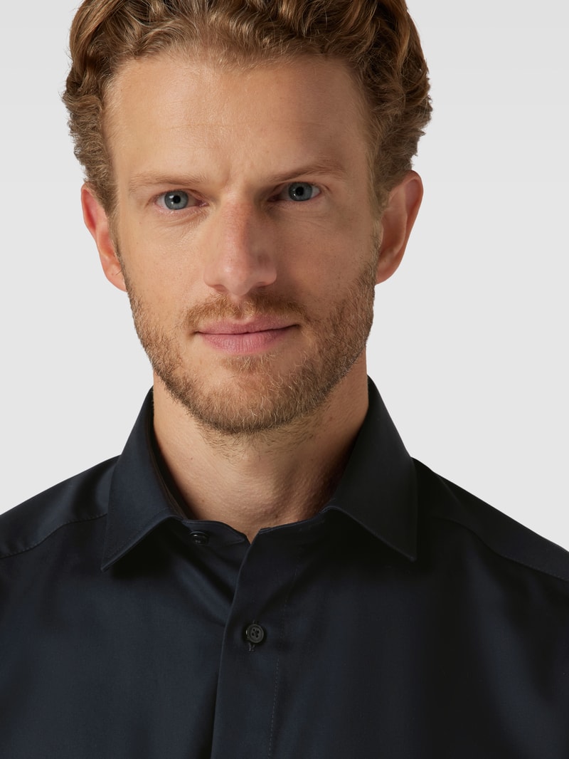 Modern Fit Business-Hemd mit Kentkragen Modell 'Global' in schwarz