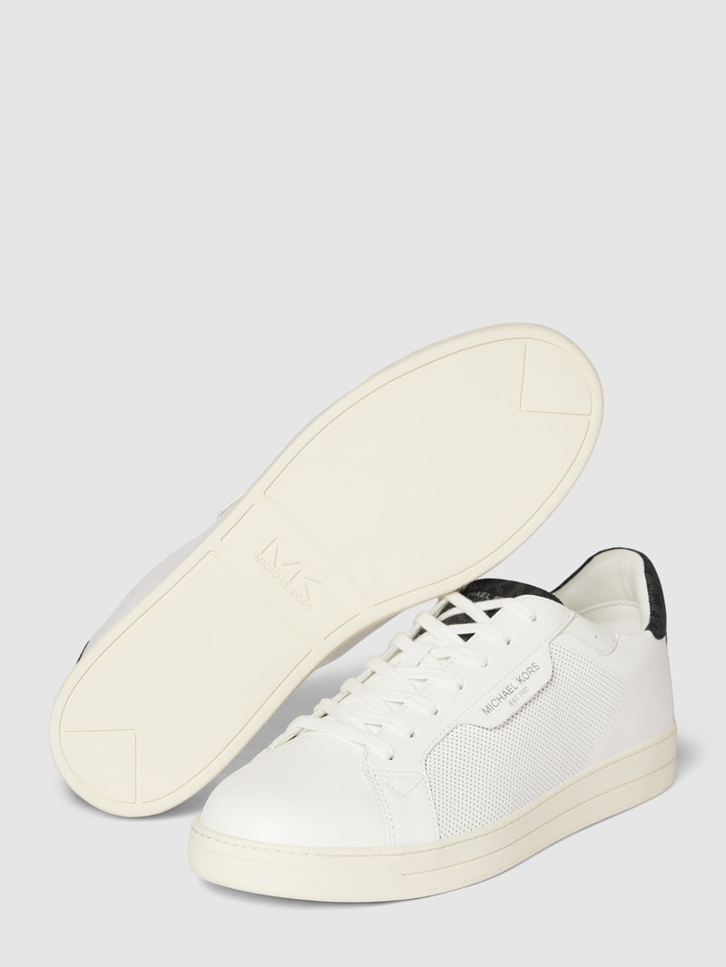 Sneaker mit Label-Details in weiß