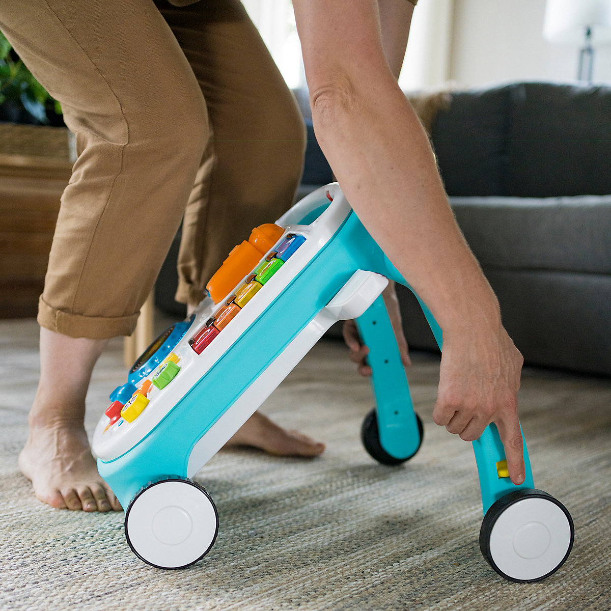 Baby Einstein, Musical Mix ‘N Roll 4-in-1 Lauflernhilfe und Spieltisch mit Musik, Lichtern, abnehmbarer Spielstation und vielem mehr, mehrfarbig