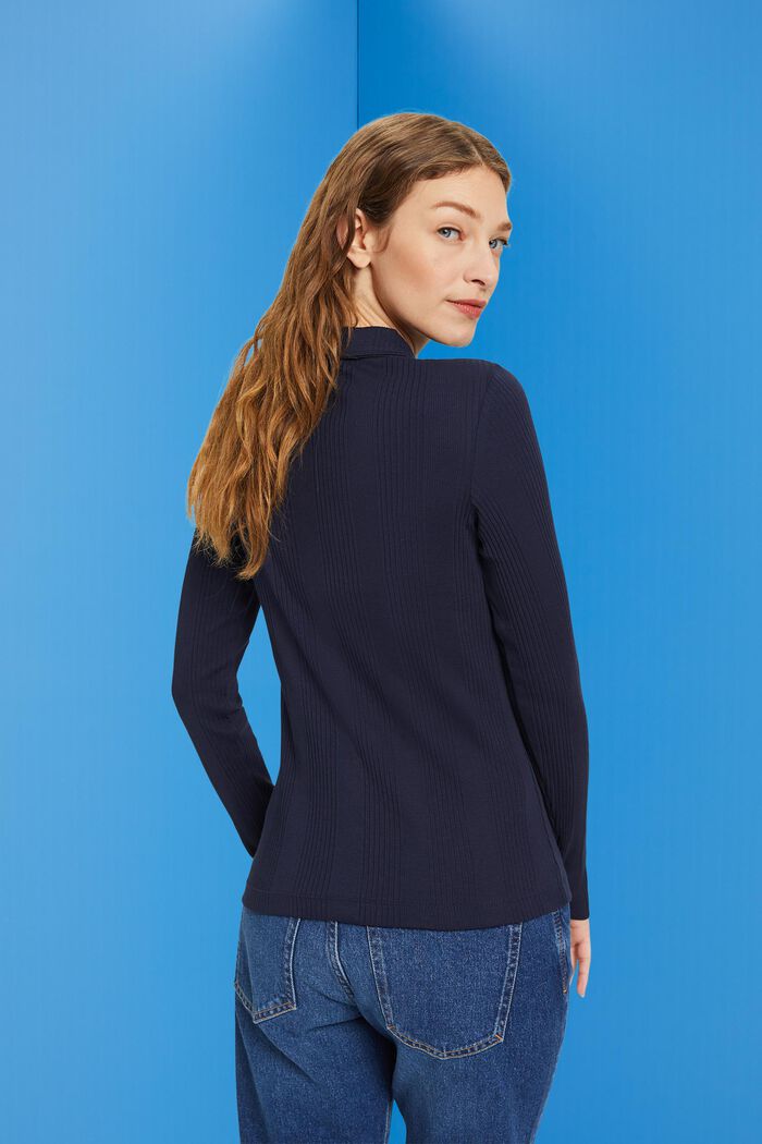 Geripptes Langarm-Poloshirt mit Knöpfen