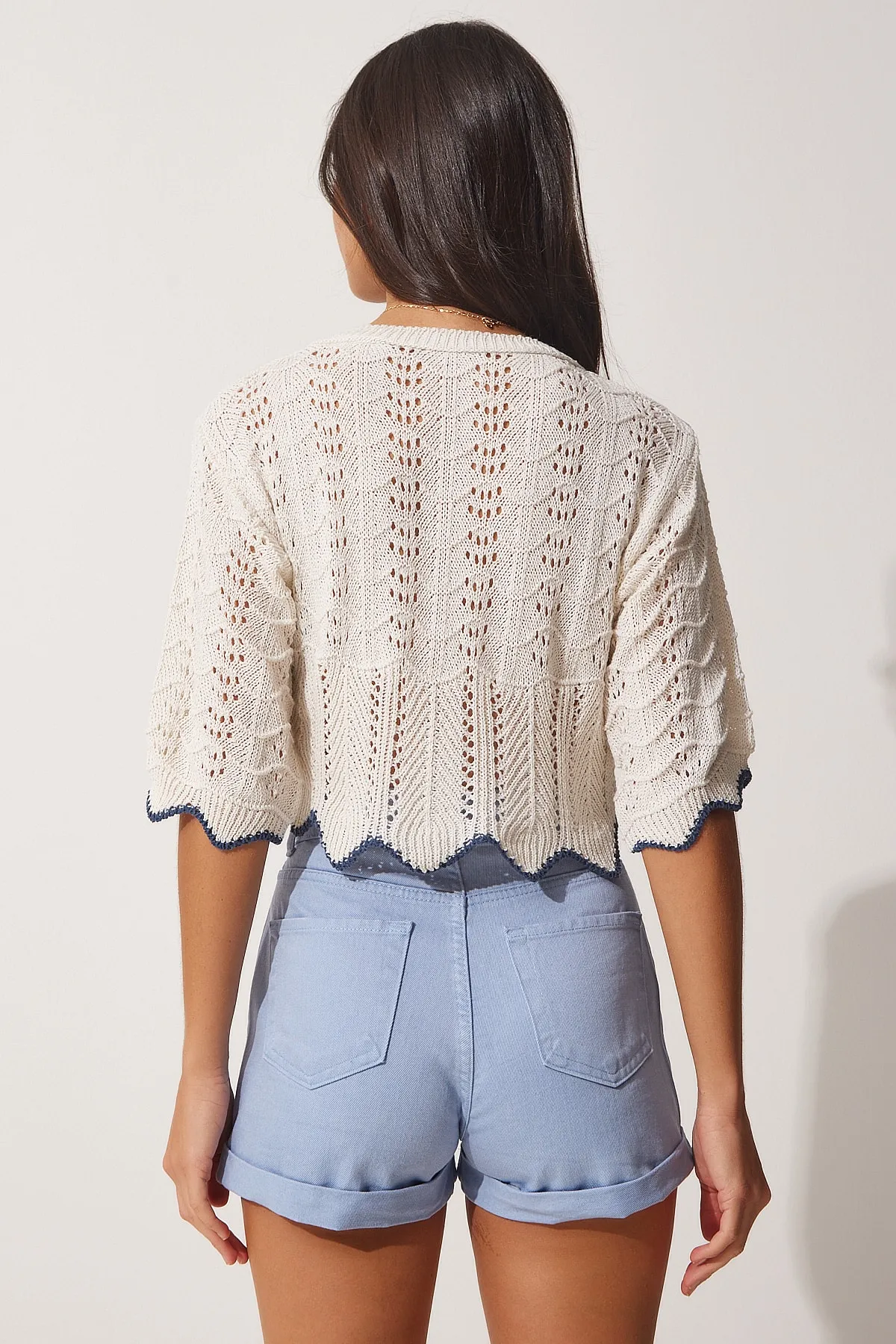 Happiness İstanbul  Blaue, cremefarbene, durchbrochene, gestreifte Strickbluse für Damen MW00115