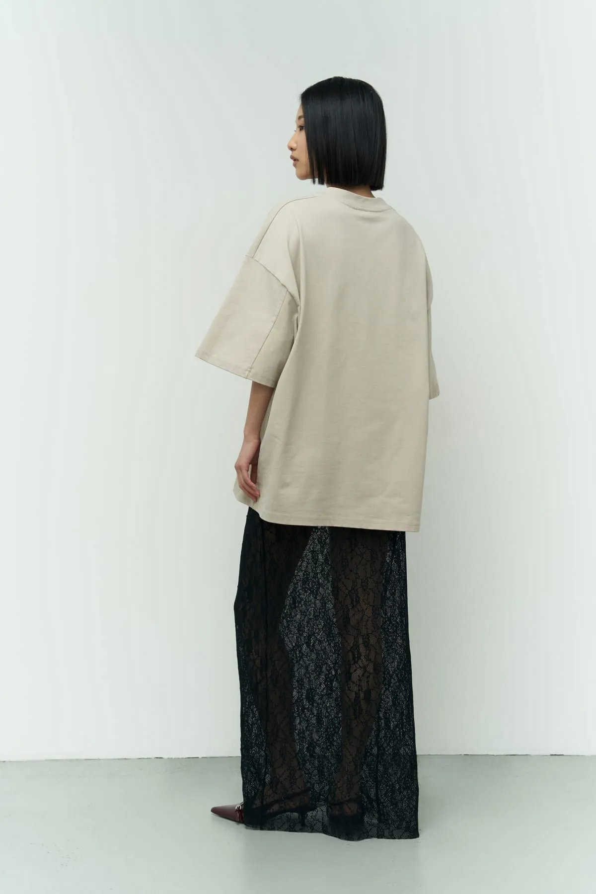 MAİ COLLECTİON  Beiges Oversize-T-Shirt mit Lippen