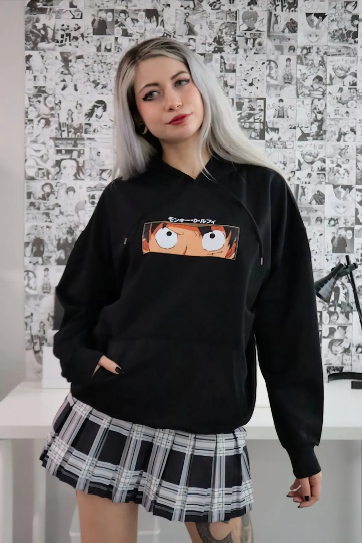 EFBUTİK  Schwarzes One-Piece-Sweatshirt mit Kapuze und Anime-Schriftzug