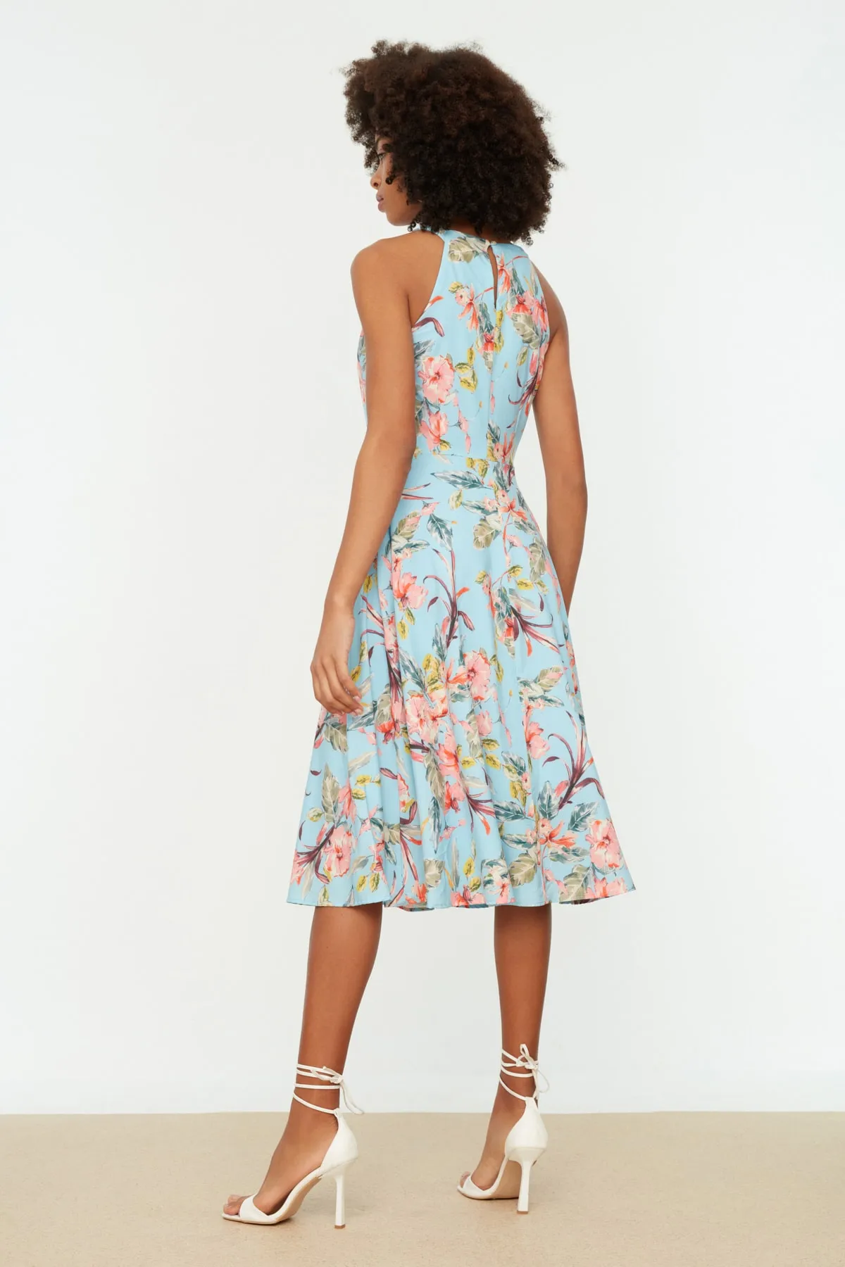 Trendyol Collection  Blaues Volant-Kleid TWOAW21EL0354, gewebtes Kleid TWOSS21EL1676
