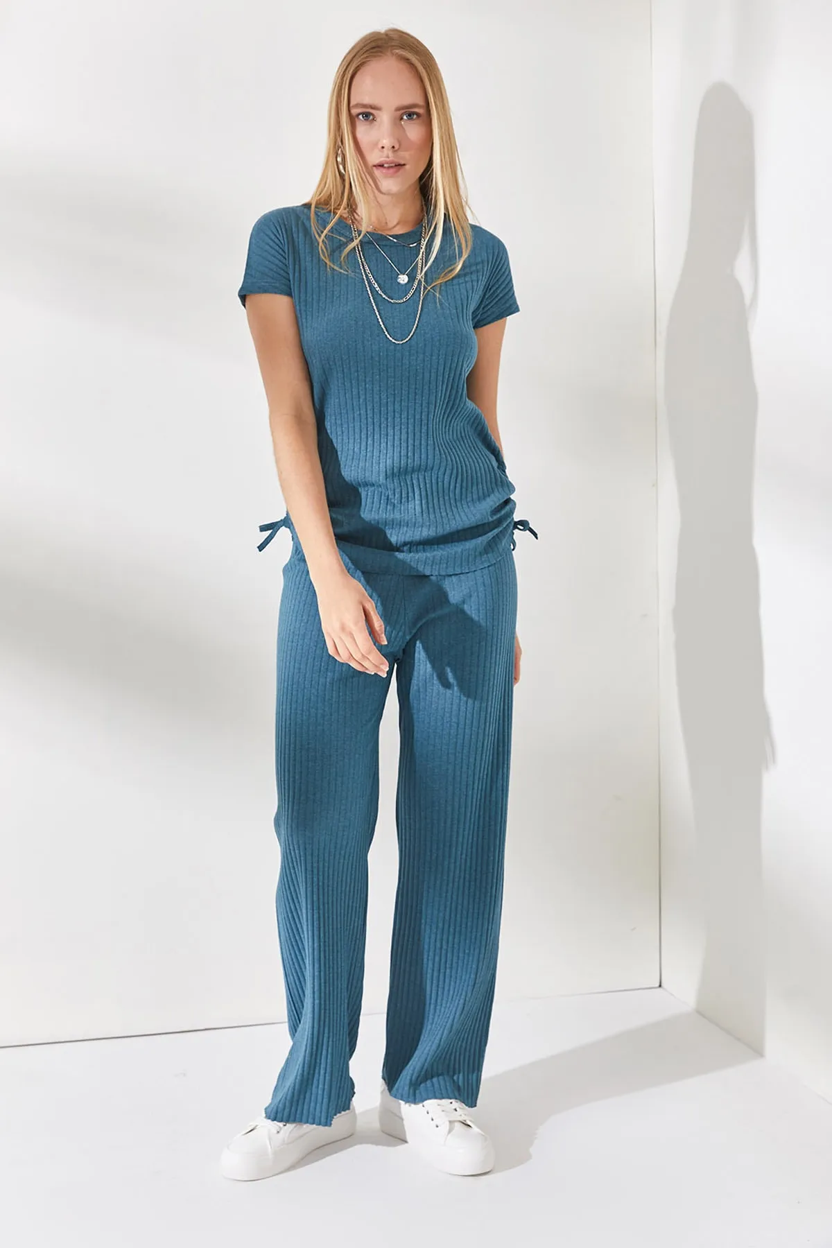 Olalook  Damen Petrolblaues Set mit seitlich geraffter Bluse und Palazzo-Hose TKM-19000196