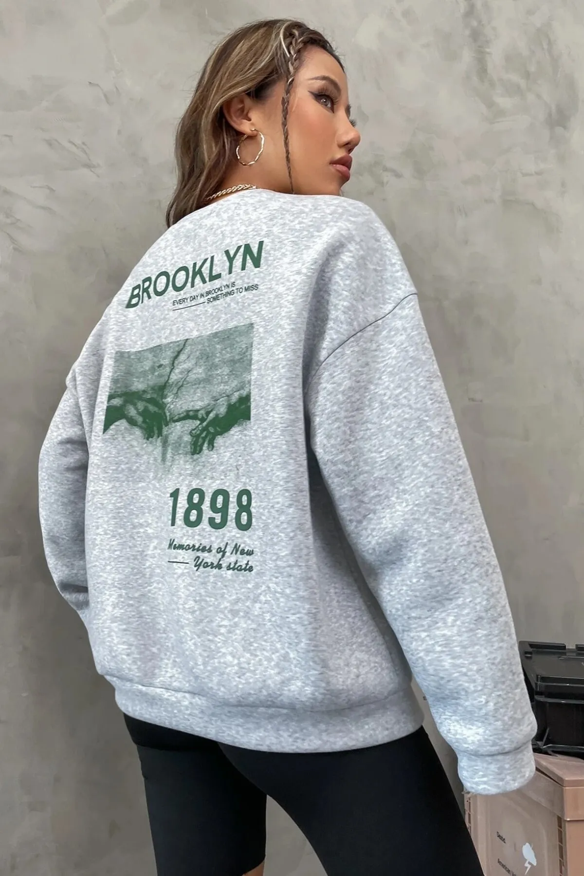 MODAGEN  Unisex Graues Brooklyn 1898 bedrucktes Oversize-Sweatshirt mit Rundhalsausschnitt