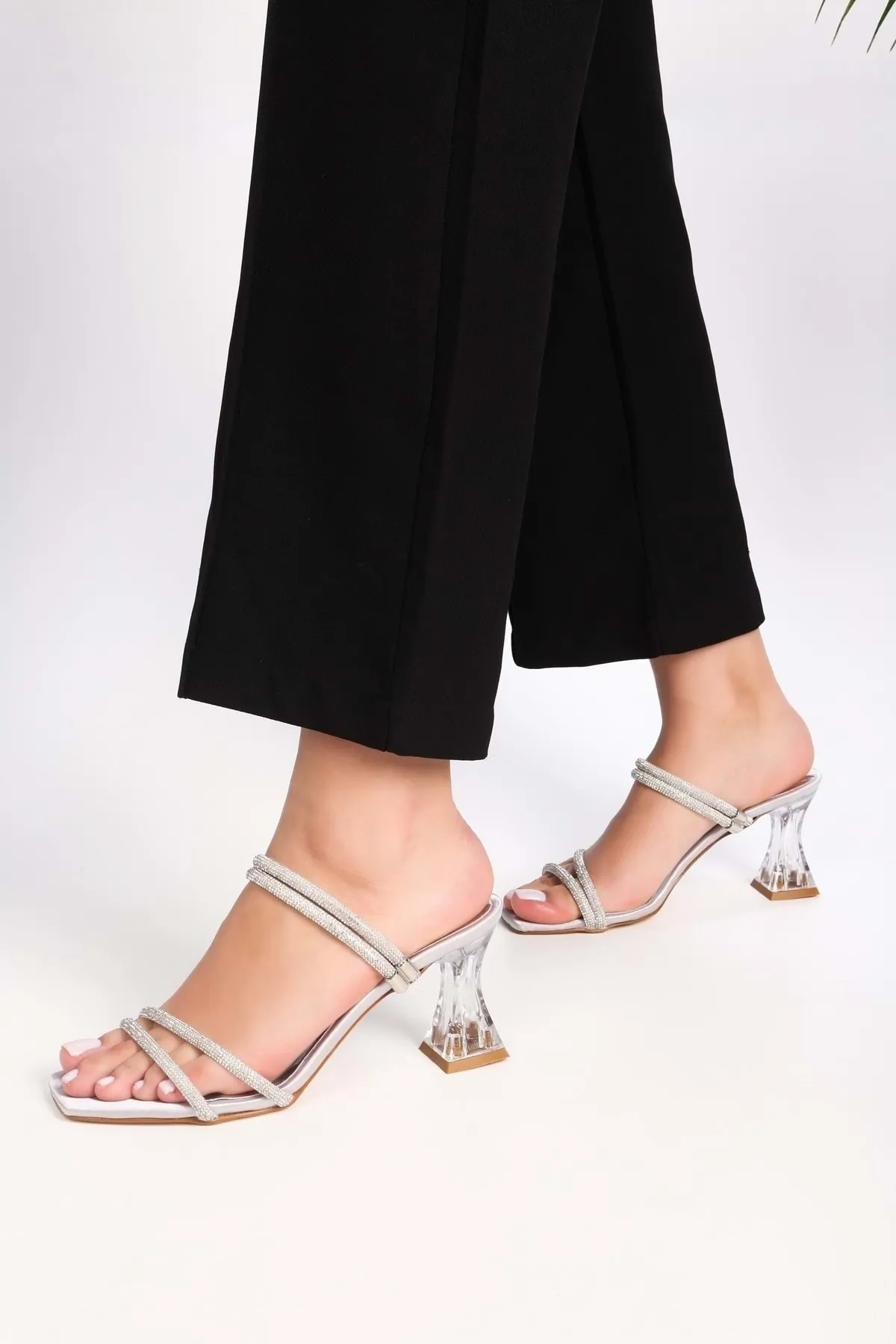 Shoeberry  Nova Silver Satin-Absatzschuhe für Damen