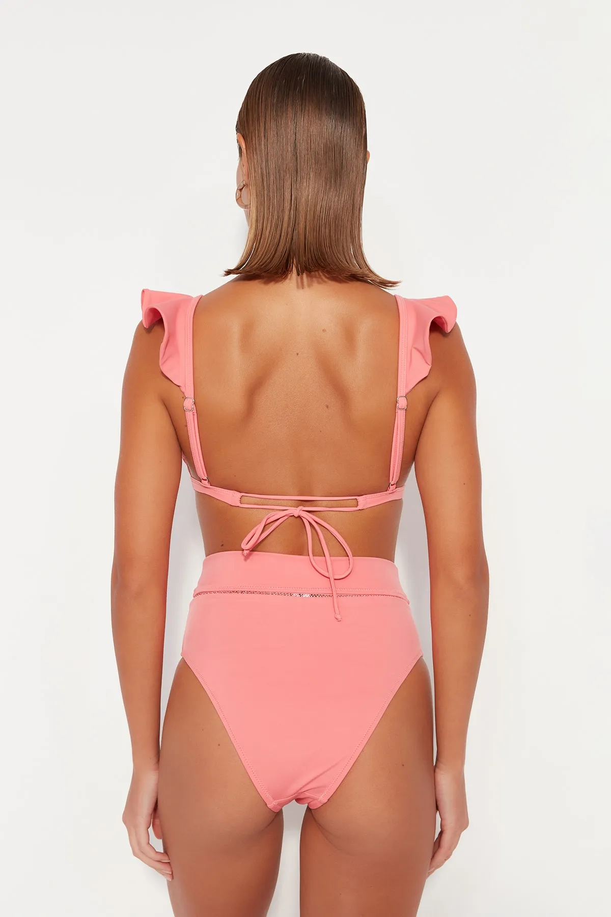 Trendyol Collection  Rosafarbenes Triangel-Bikinioberteil mit Volant TBESS22BU0023