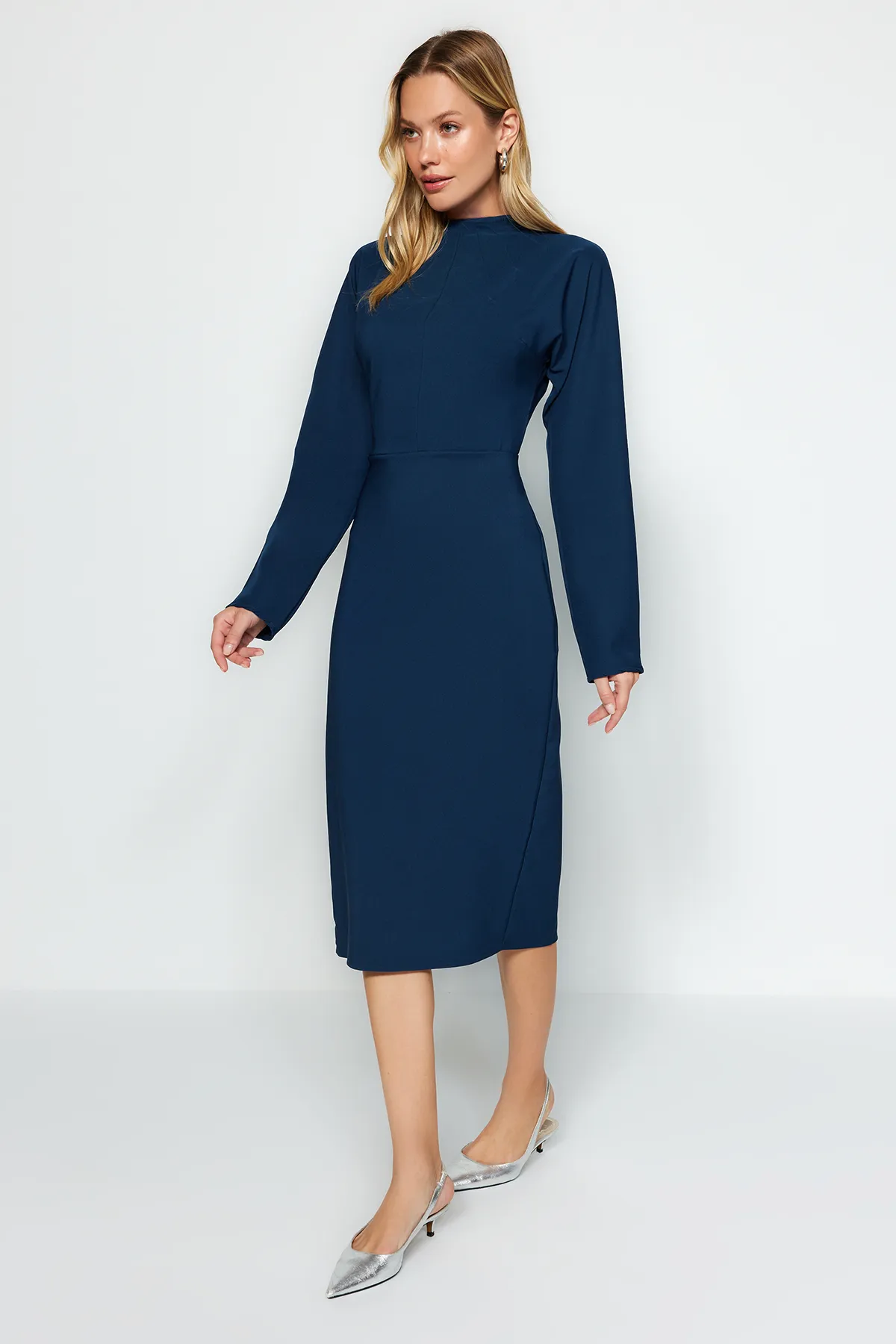 Trendyol Collection  Petrolblaues, gerade geschnittenes, detailliertes Webkleid mit Raffung TWOAW24EL00299