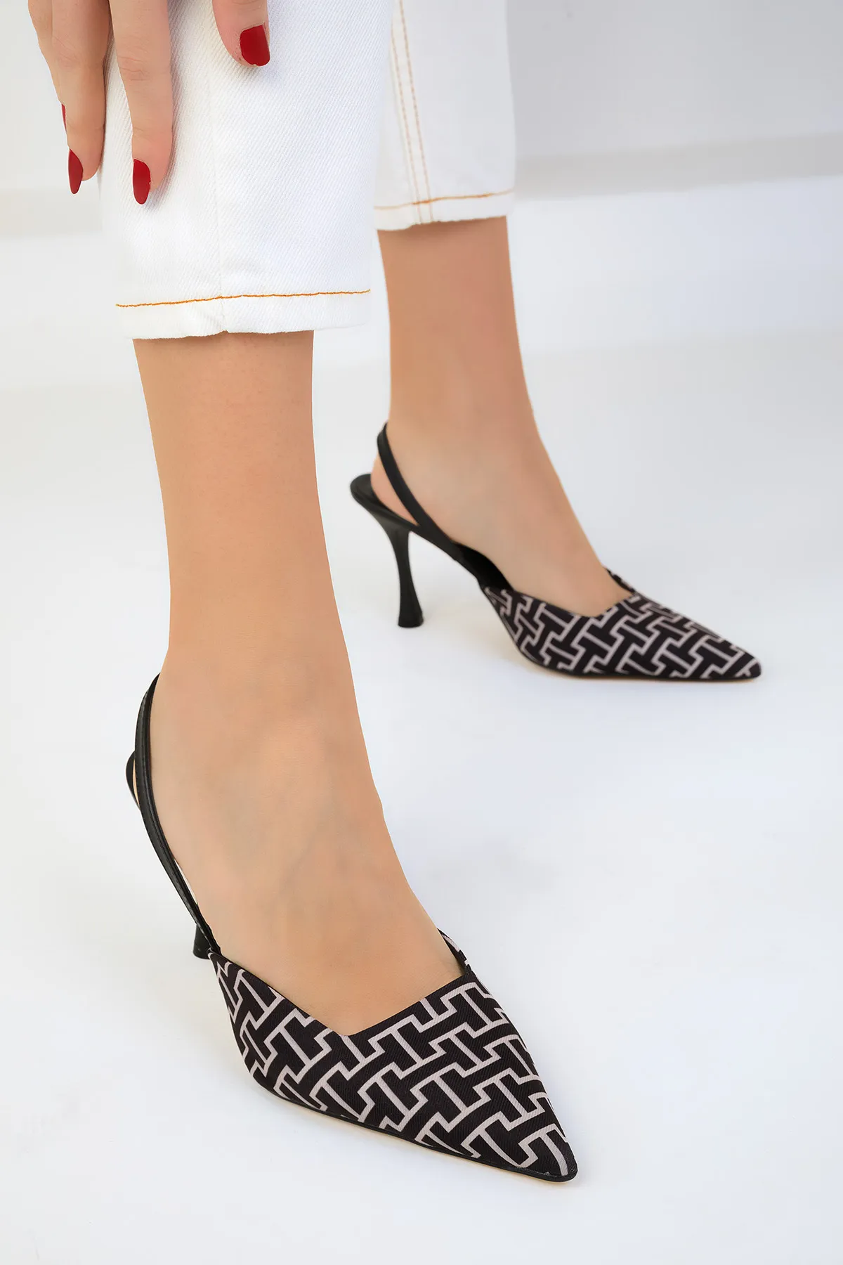SOHO  Schwarze klassische Damenschuhe mit Absatz 18943