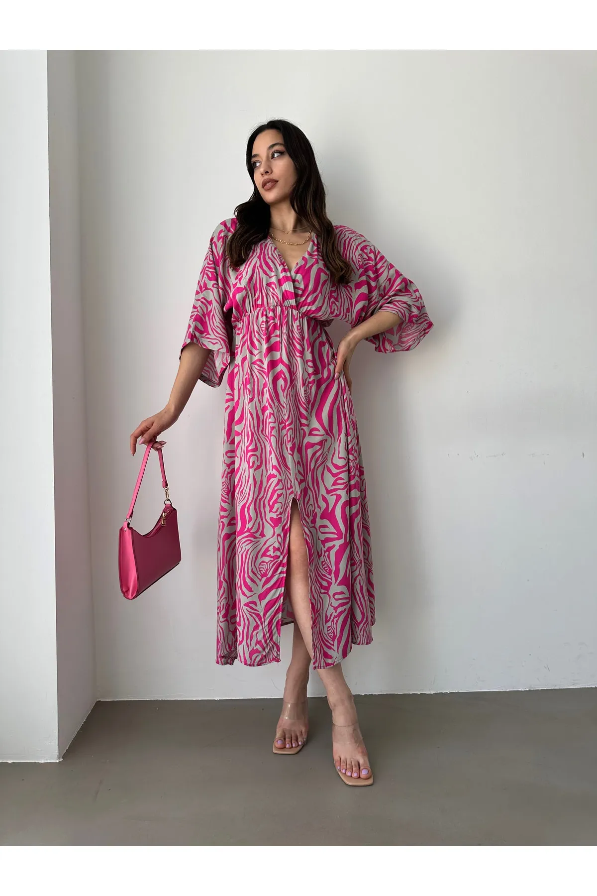BEJNA  Rosafarbenes, zweireihiges, langes Sommerkleid mit Kragen und Schlitz für Damen