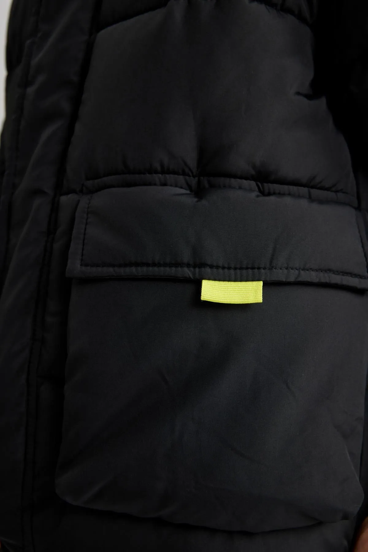 DeFacto  Wasserabweisende Pufferjacke mit Kapuze für Jungen A2267a823wn