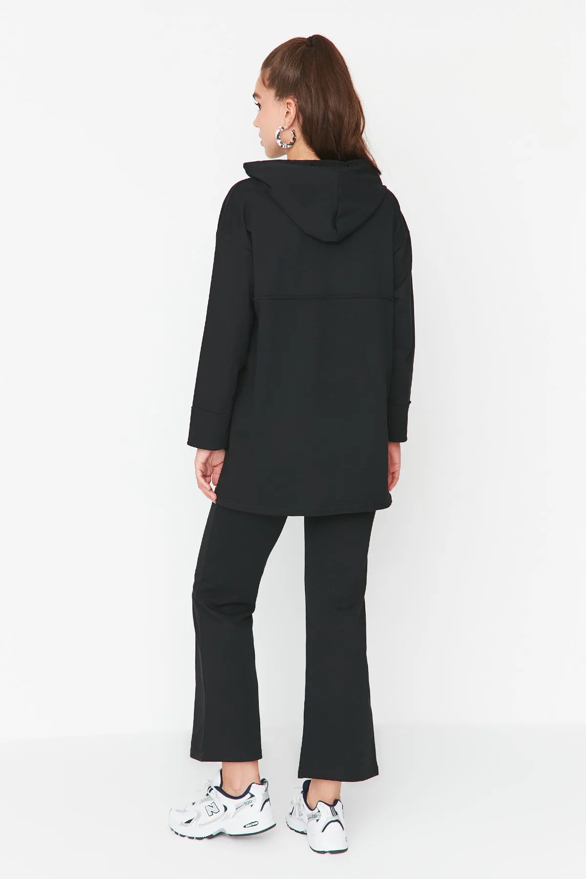 Trendyol Modest  Schwarzes Strick-Trainingsanzug-Set mit Kapuze TCTAW23EN00012