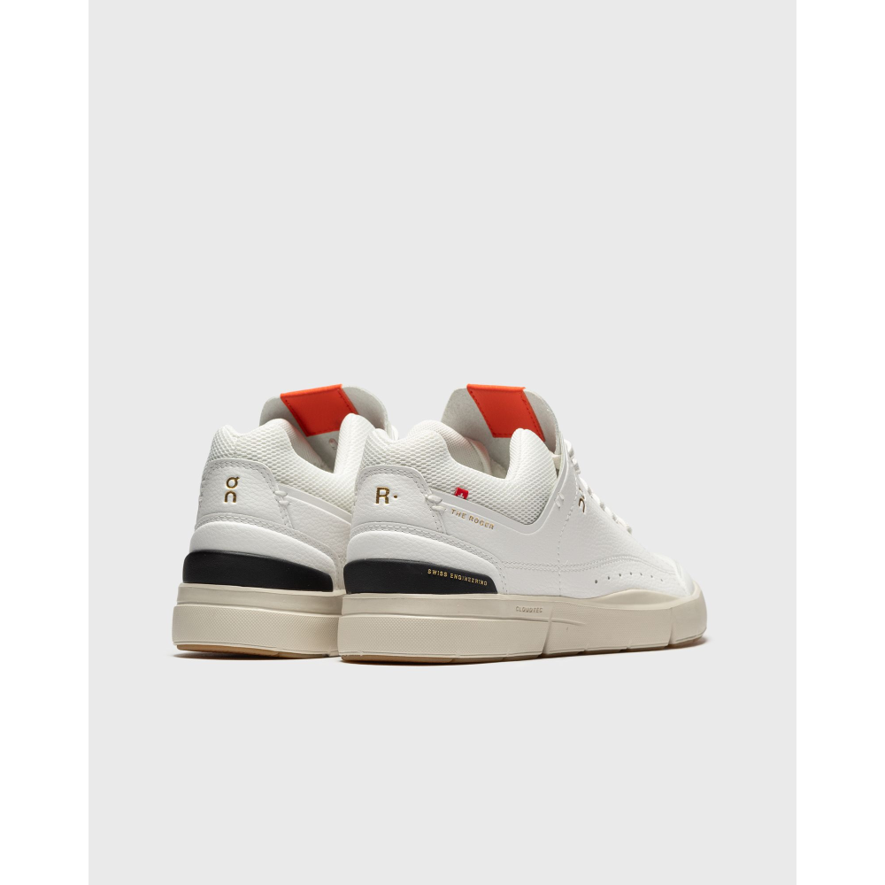 ON The Roger Centre WMNS Court 48.99154 / weiss