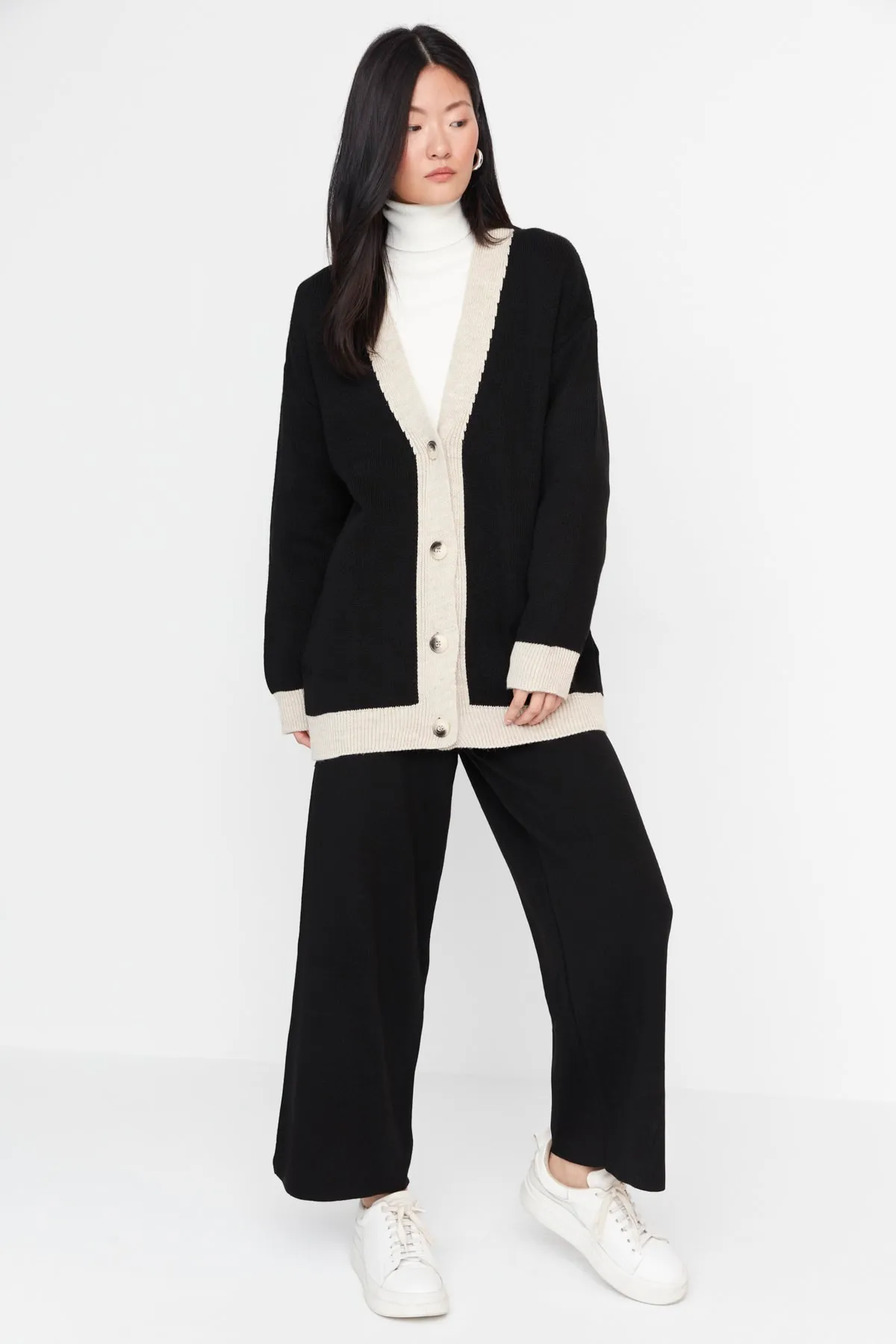 Trendyol Modest  Strickset mit Cardigan und Hose in Steinoptik mit Streifendetail TCTAW22AU0156