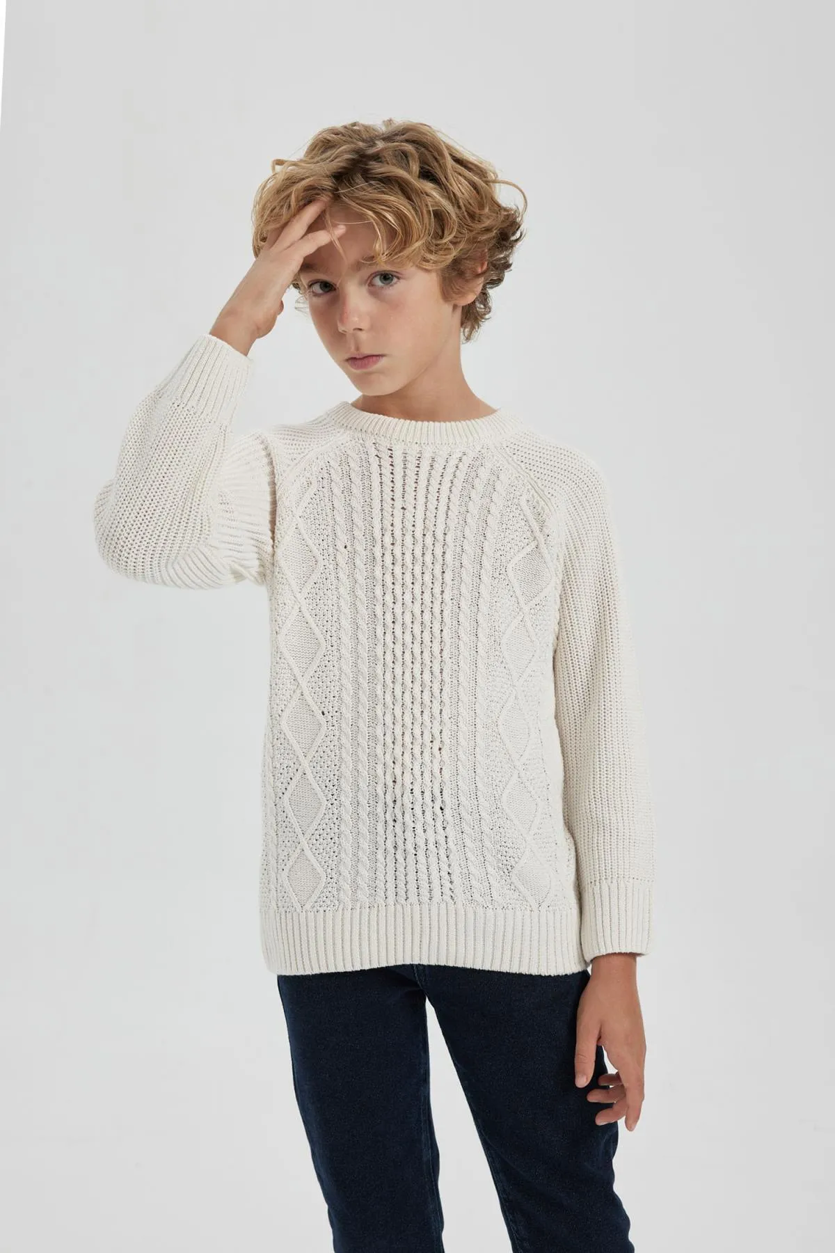 DeFacto  Strickpullover für Jungen mit normaler Passform und Rundhalsausschnitt