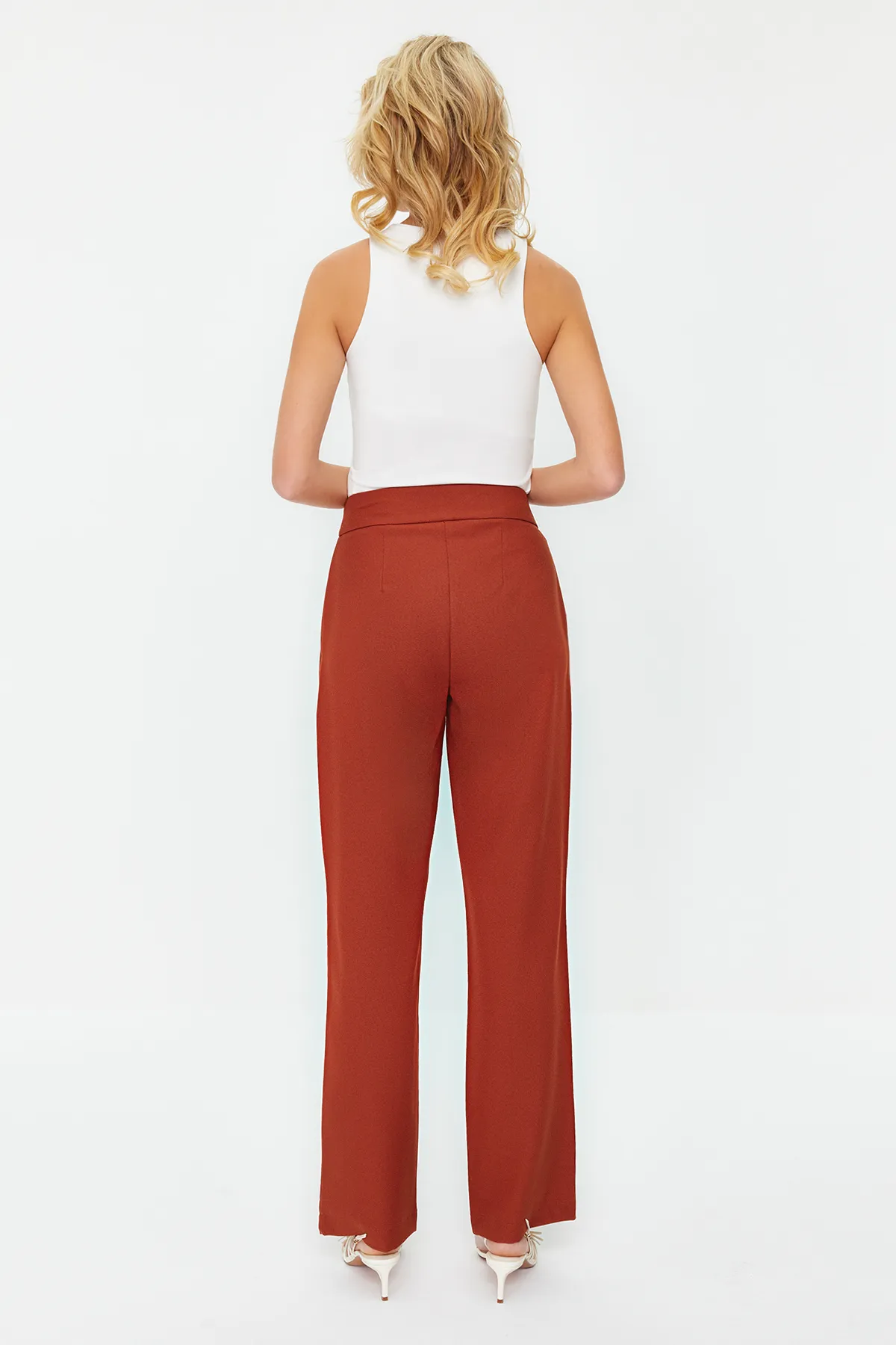 Trendyol Collection  Dunkelbraune gerade/gerade geschnittene plissierte Webhose TWOSS19WX0017