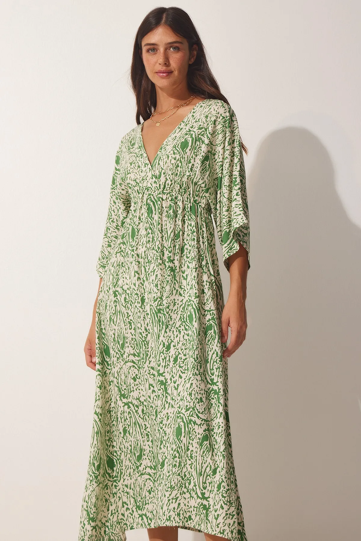 Happiness İstanbul  Hellgrünes Sommerkleid aus Viskose mit tiefem V-Ausschnitt für Damen CI00081