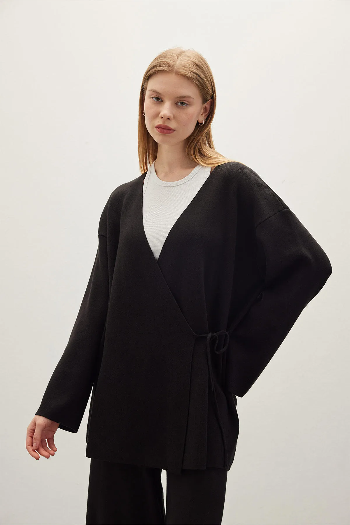 Manuka  FEINER STRICKKIMONO SCHWARZ