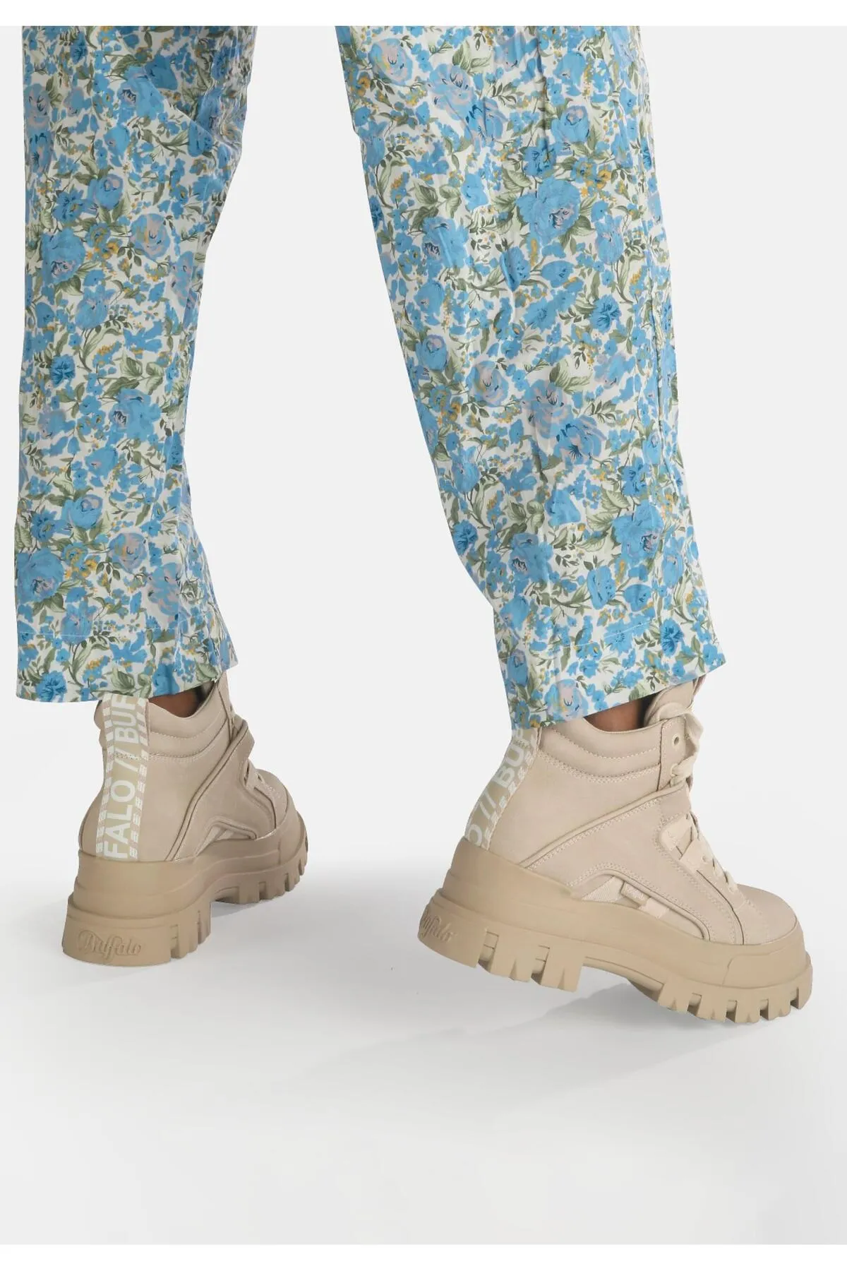 Buffalo  Schneestiefel - Beige - Flacher Absatz