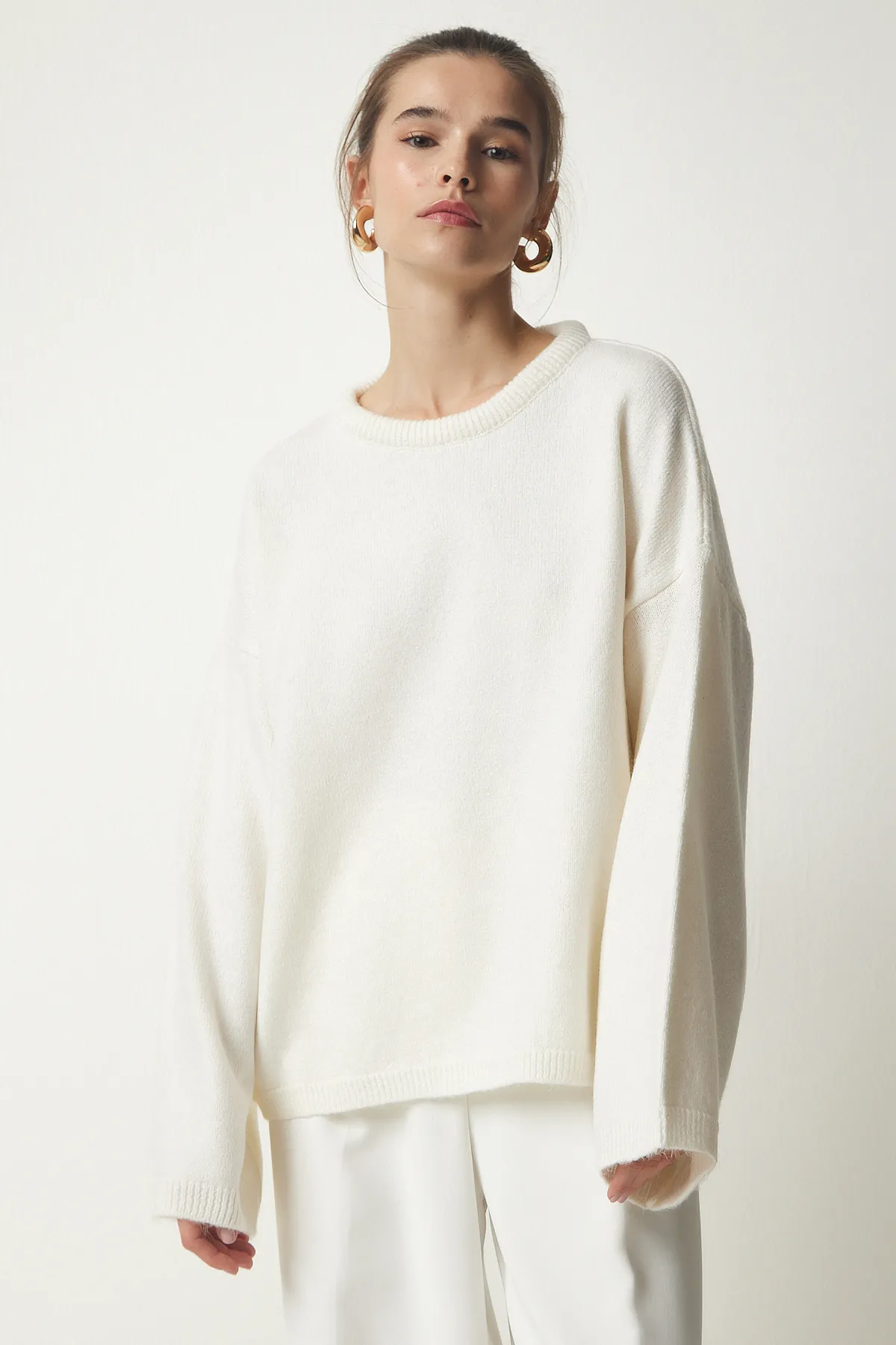Happiness İstanbul  Ecrufarbener Oversize-Strickpullover für Damen im Basic-Stil KB00034