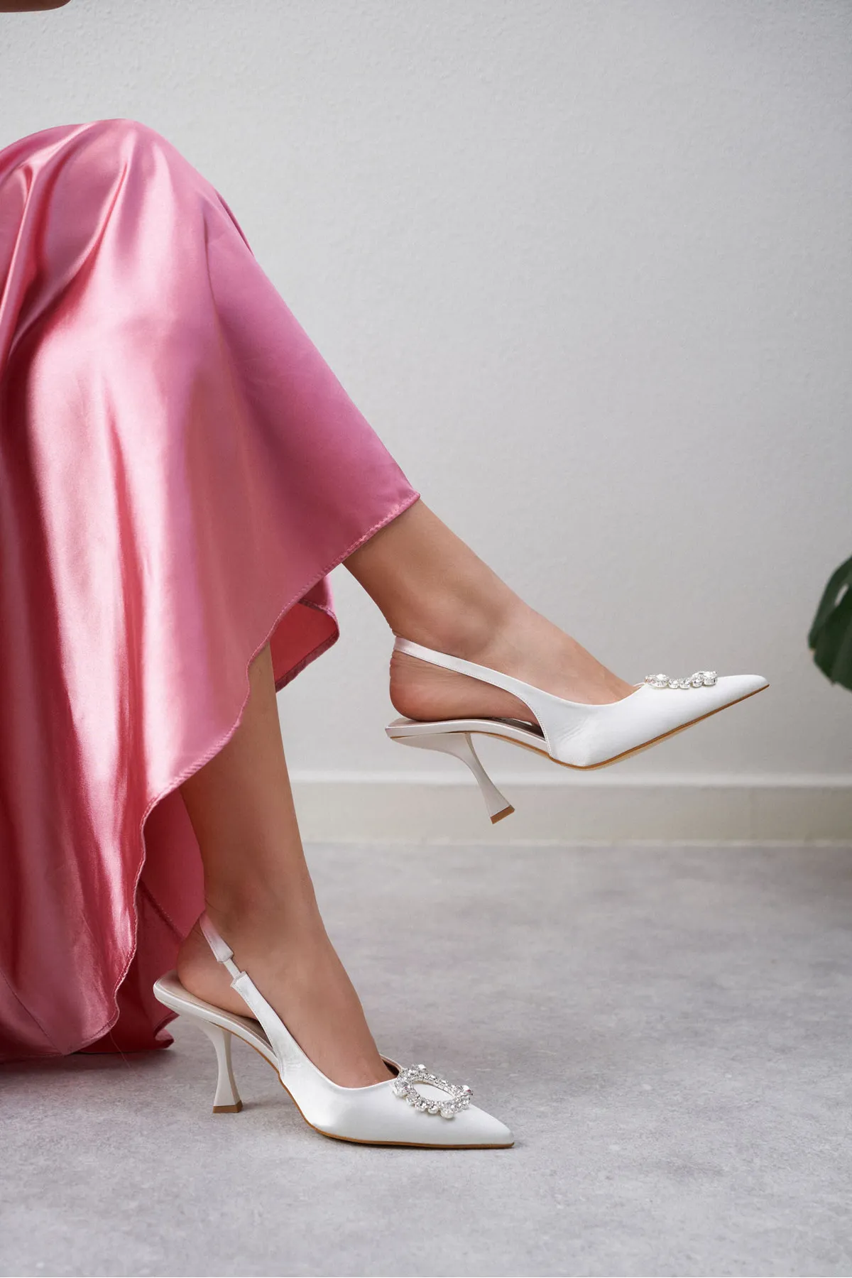 NİŞANTAŞI SHOES  Amara Sedef Satin Stone Detaillierte Damenschuhe mit Absatz