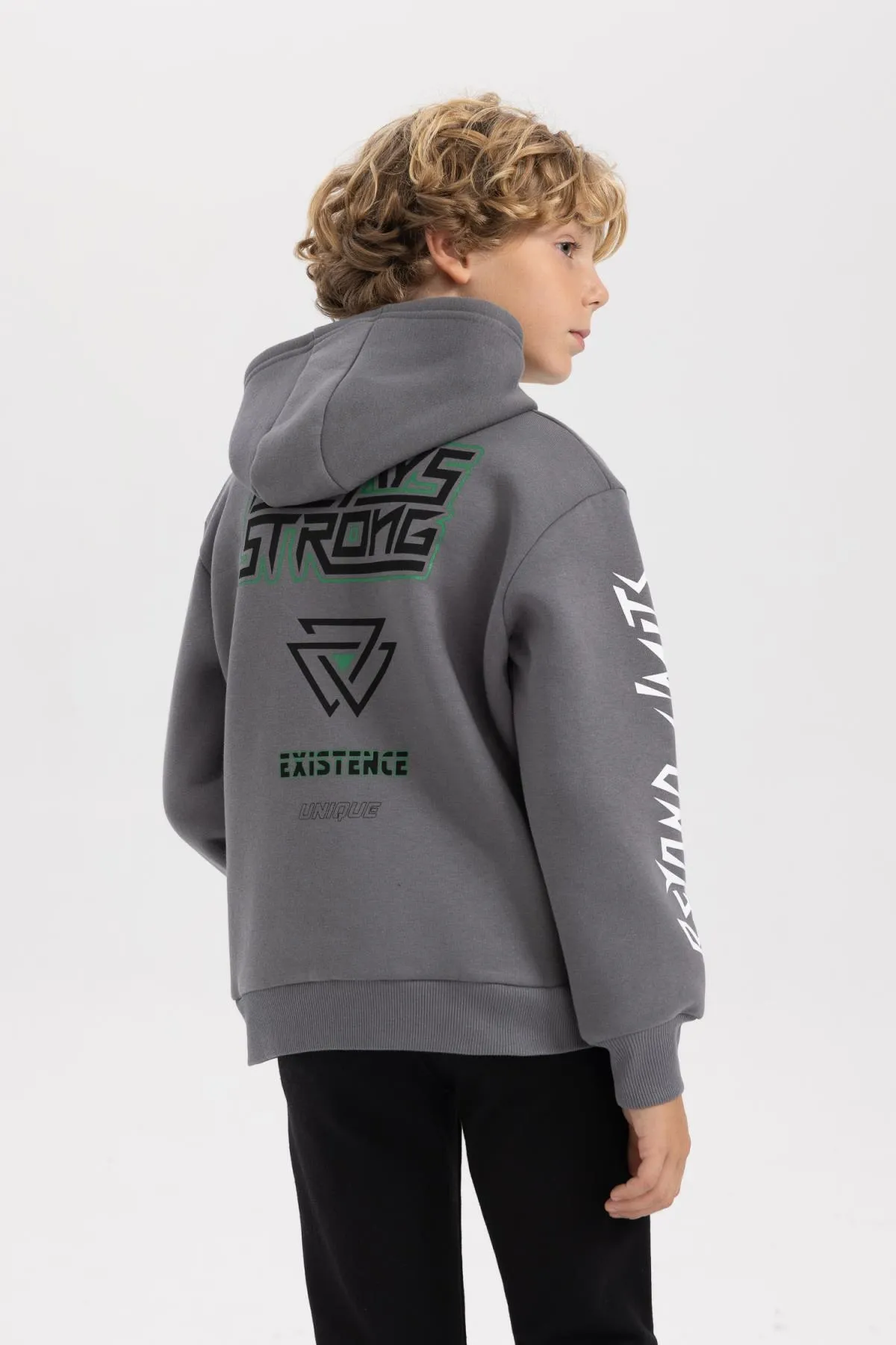 DeFacto  Dickes Kapuzen-Sweatshirt mit regulärer Passform für Jungen