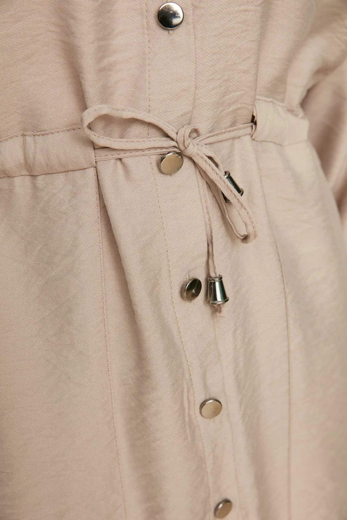 Trendyol Modest  Beiger gewebter Hemd-Hosen-Anzug mit Taillenschnürung TCTSS21AU0237