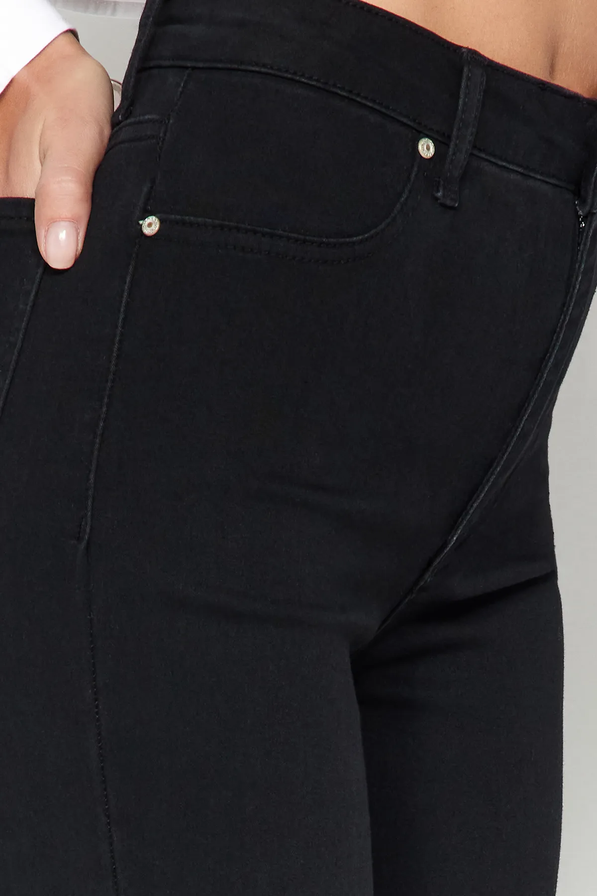 Trendyol Collection  Schwarze Jegging-Jeans mit hoher Taille TWOAW24JE00264