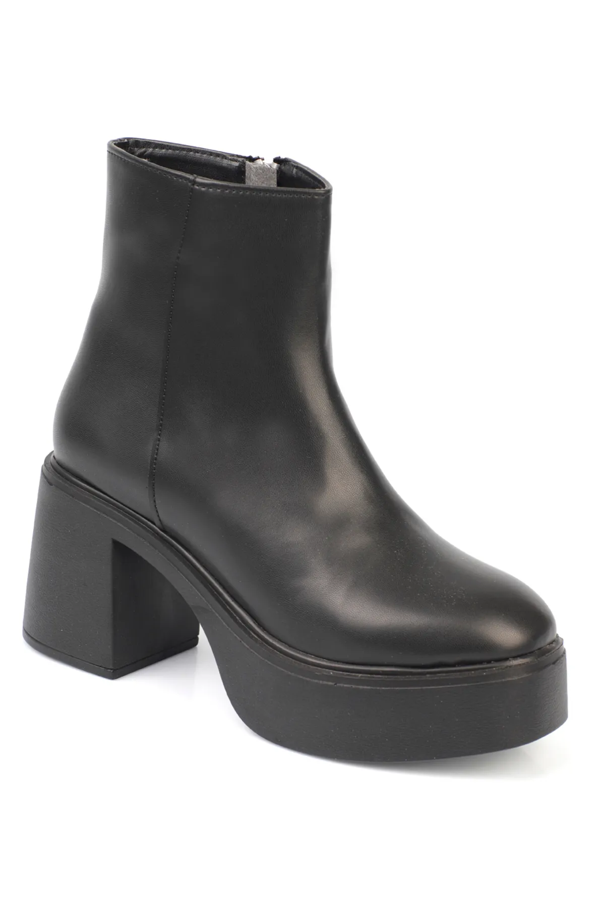 Capone Outfitters  Knöchellange Damenstiefel mit seitlichem Reißverschluss und mattem Plateau-Absatz