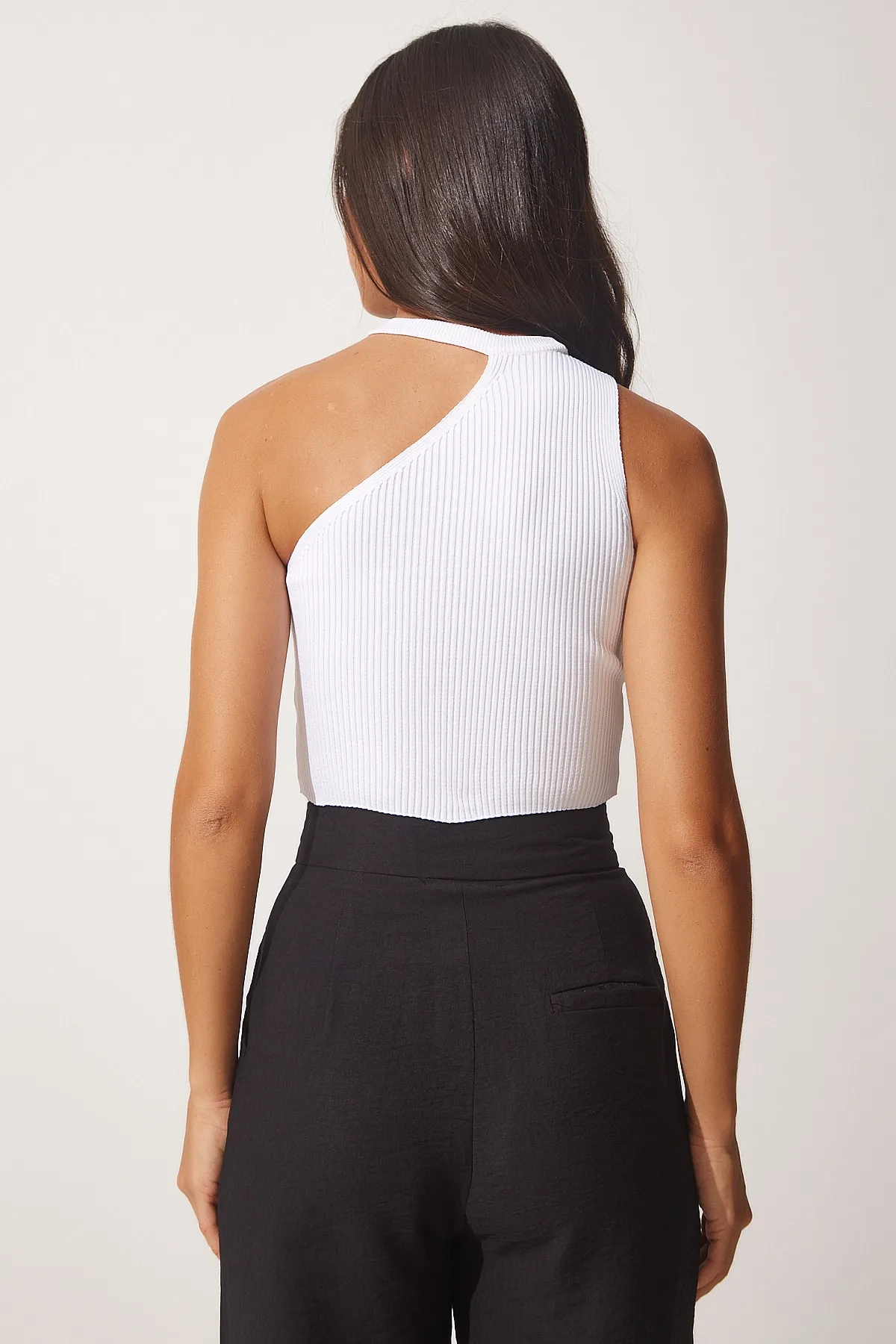 Happiness İstanbul  Weiße One-Shoulder-Strickbluse für Damen PN00076