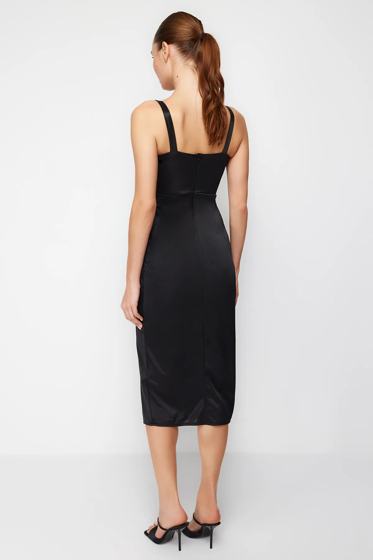 Trendyol Collection  Schwarzes drapiertes Wickelkleid aus Satin TPRSS24EL00054