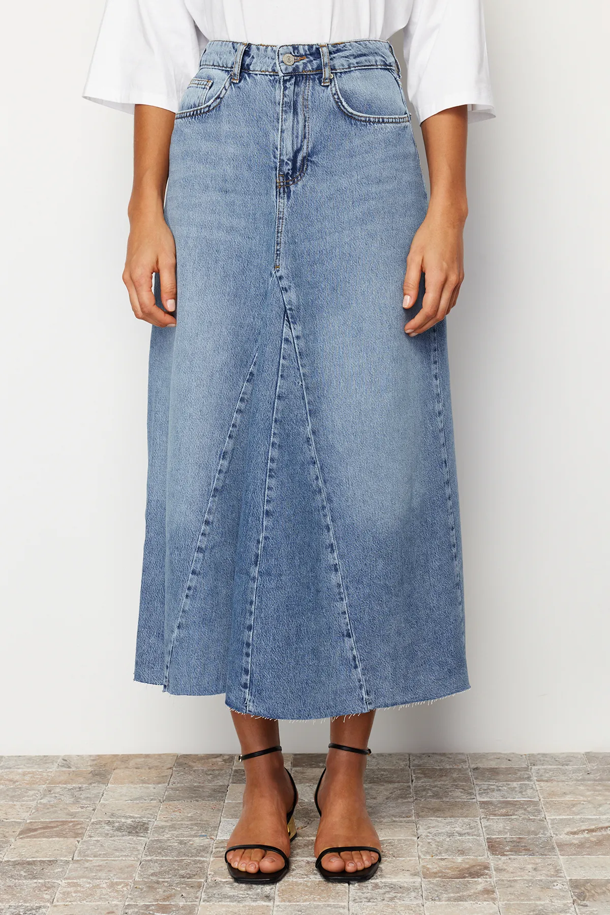Trendyol Collection  Blauer Volant-Näh-detaillierter Maxi-Jeansrock mit hoher Taille TWOSS24ET00012
